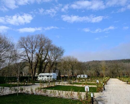 Karavan Kamp Yerleri ile İstanbul’da Doğaya Açılan Kapı