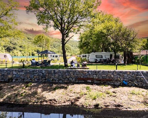 Aileler İçin Uygun Karavan Modelleri ve Kamp Yaşamına Uyum Rehberi